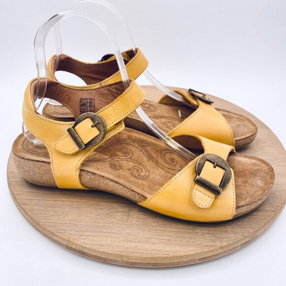 Taos Vera Sandals Womens 10 Yellow Leather Ankle Strap Comfort Flats Peep - Picture 1 of 10